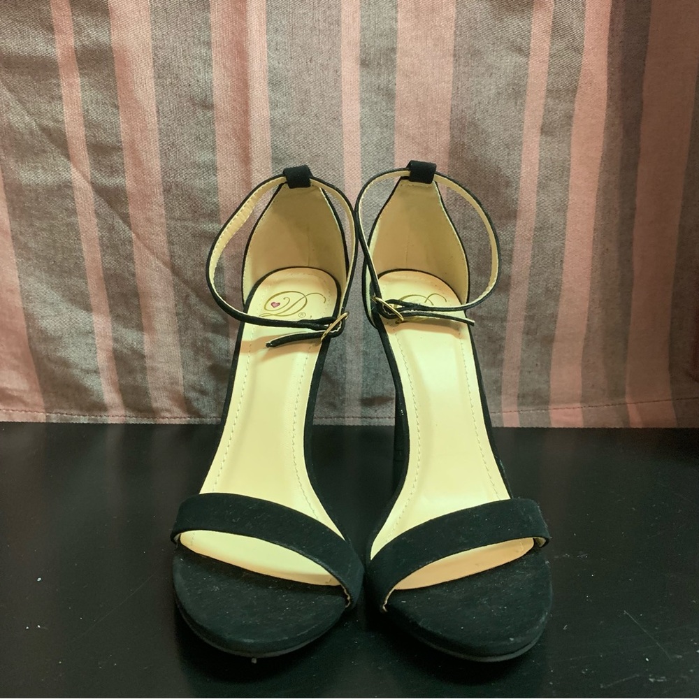 High heels - Picture 2 of 3